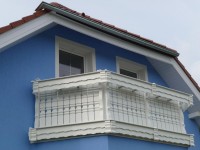 Bílé Balkónové zábradlí TYP KRAWARN, rodinný dům Rpety u Hořovic